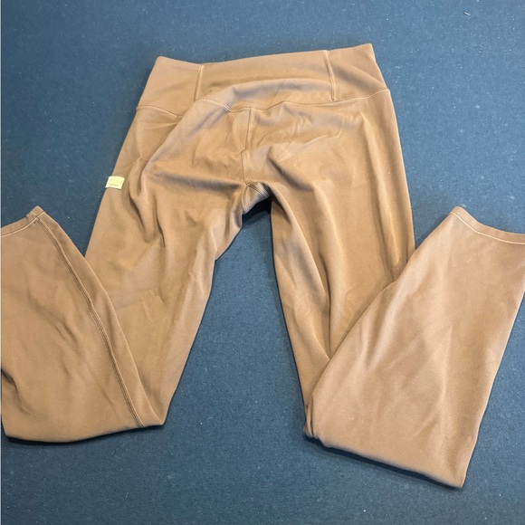 Vuori brown super soft leggings🤎first & last pic are most accurate color match - Picture 5 of 8
